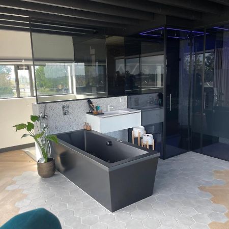 Above And Beyond - Luxe Suite Met Sauna En Stoomdouche ザーンダム エクステリア 写真
