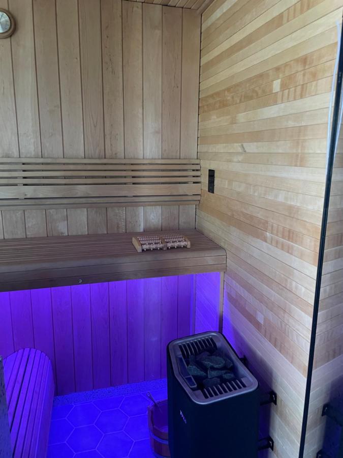 Above And Beyond - Luxe Suite Met Sauna En Stoomdouche ザーンダム エクステリア 写真
